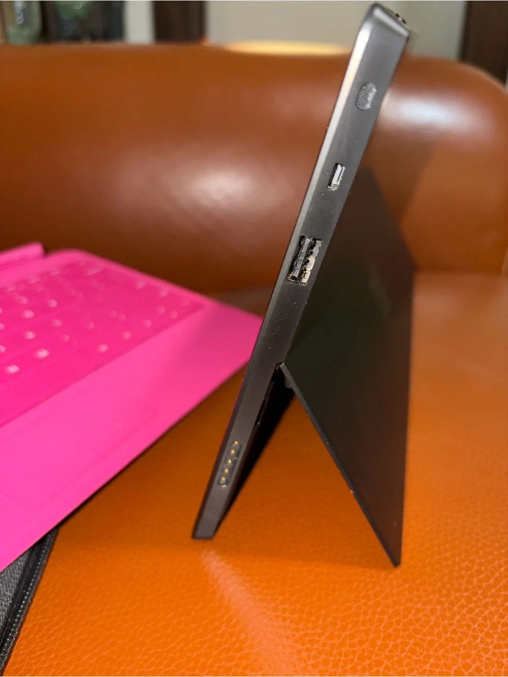 Microsoft Surface RT Tablet with Detachable Keyboard